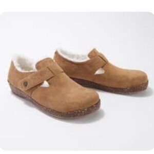 Earth Origins size 7 slip ons